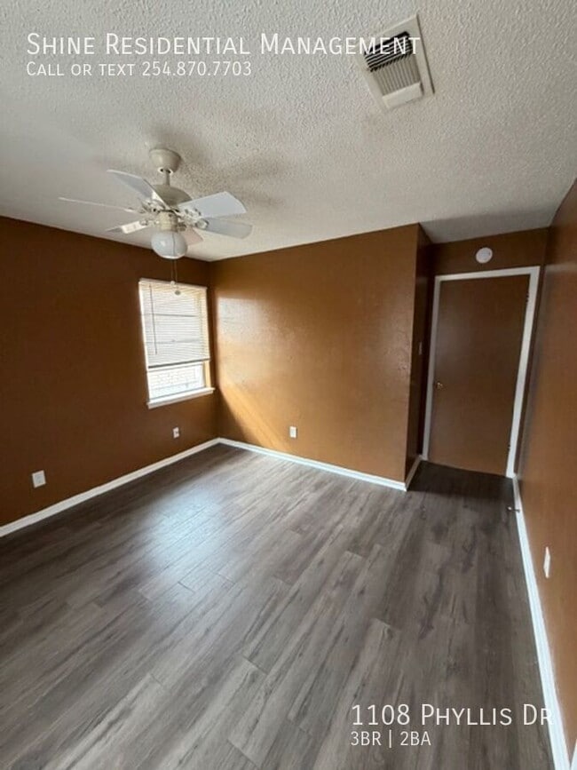 Building Photo - 1108 Phyllis Dr