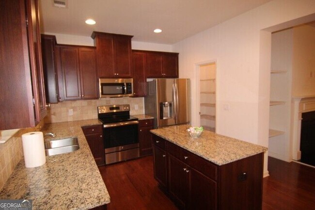 Building Photo - 5850 Vinyard Ln