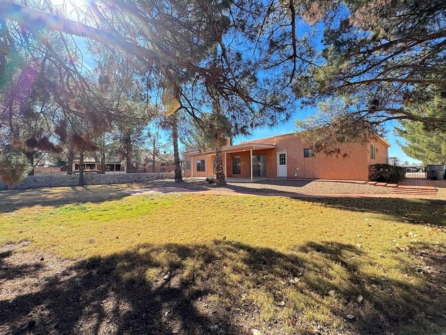 Building Photo - West El Paso 4 bed/3 bath refrig A/C Home!