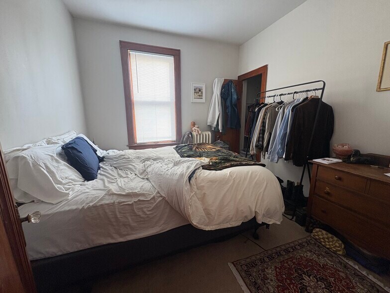 Building Photo - 3355 N Bartlett Ave