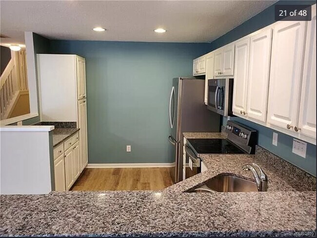 Kitchen #6 - 9906 Birch Knoll Ct