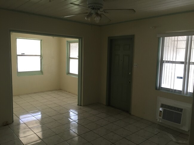 Building Photo - Nice 2-1 house by Walmart