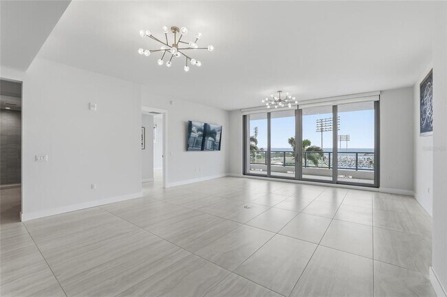 Building Photo - 301 1st St S