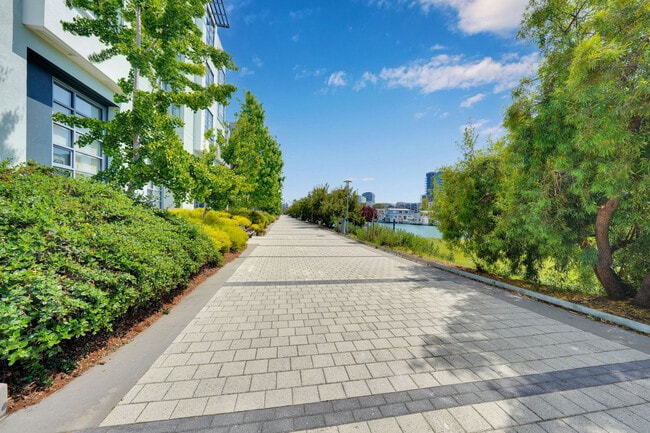 Building Photo - 355 Berry St