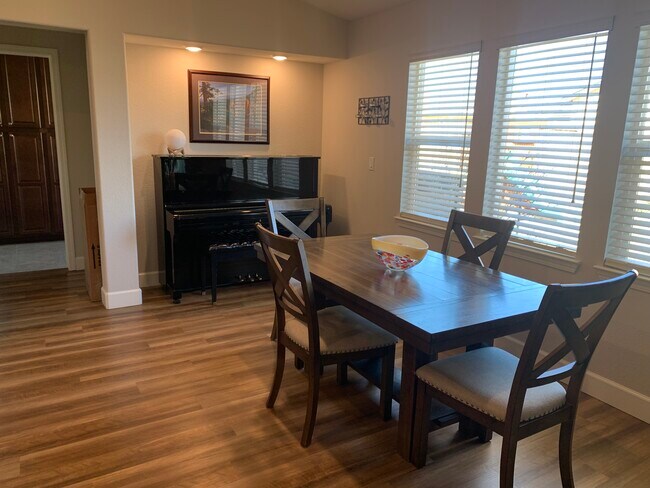 Building Photo - 1482 Tule Peak Cir