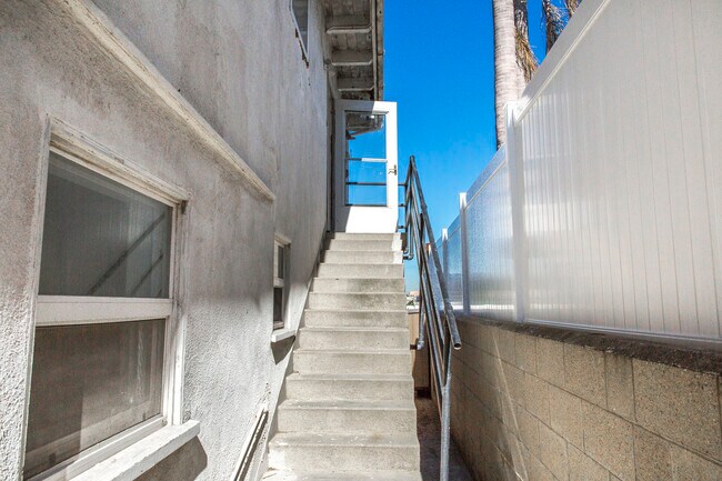 Building Photo - 1131 10th St