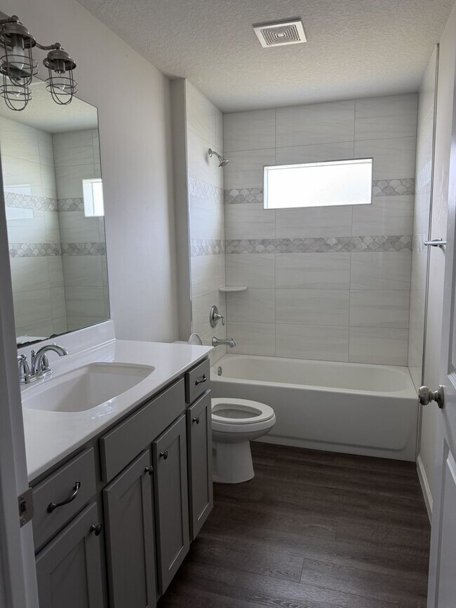 Building Photo - 4634 SW Athena Dr