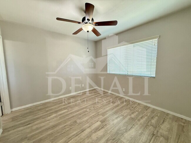 Building Photo - 749 E Montebello Ave