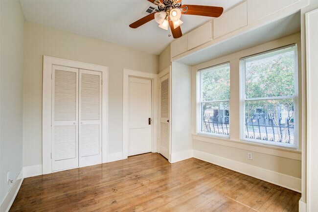 Building Photo - 1001 Bomar St