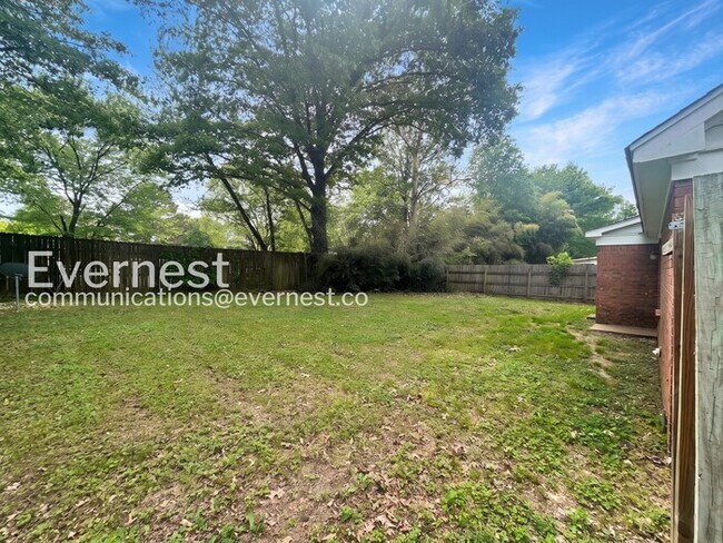 Building Photo - 5859 Shannon Dr