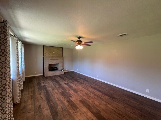 Building Photo - 2 bedroom country home in Escalon!