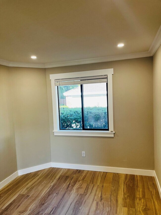 Building Photo - Single Level 2 Bedroom 2 Bath Danville Townhouse/Condo