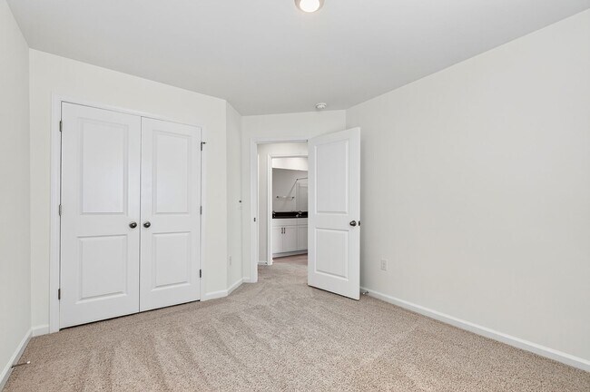 Building Photo - Brand-New End Unit Townhome in Townes at Anderson Farm!