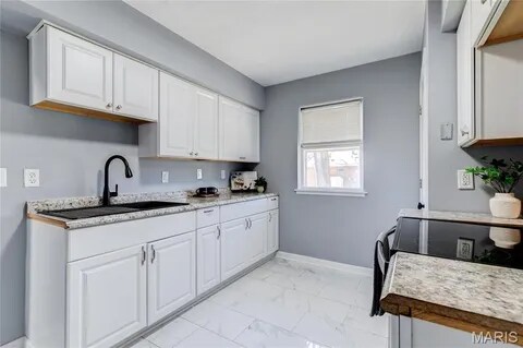 Building Photo - 9427 Yorktown Dr