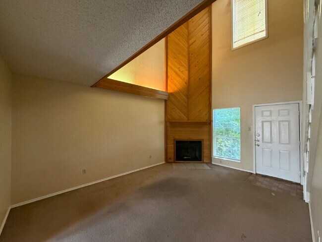 Building Photo - Beautiful Two Story Townhome in West Lubbock!
