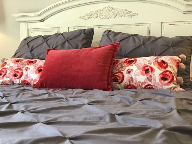 Building Photo - Rochester Executive Home