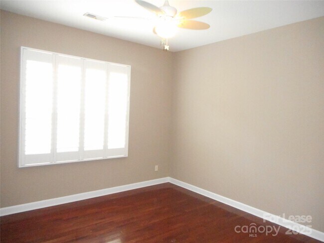 Building Photo - 11017 Valley Spring Dr