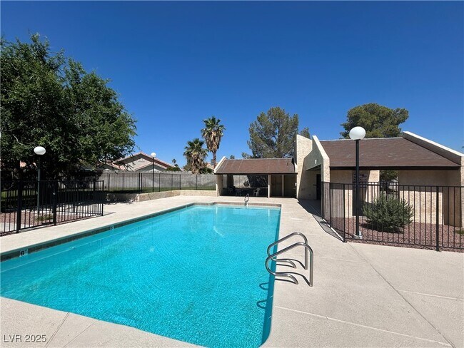 Building Photo - 3937 S Torrey Pines Dr