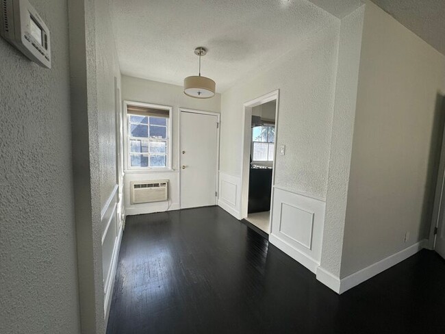 Building Photo - 1325 S Highland Ave