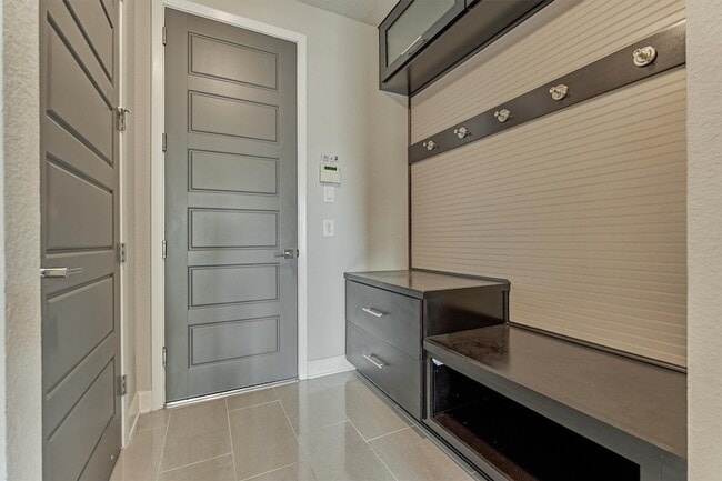 Building Photo - 9627 Towne Lake Pkwy