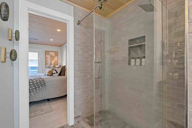 Building Photo - 317 Bream Ave