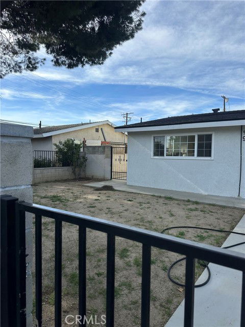 Building Photo - 9511 Hayvenhurst Ave