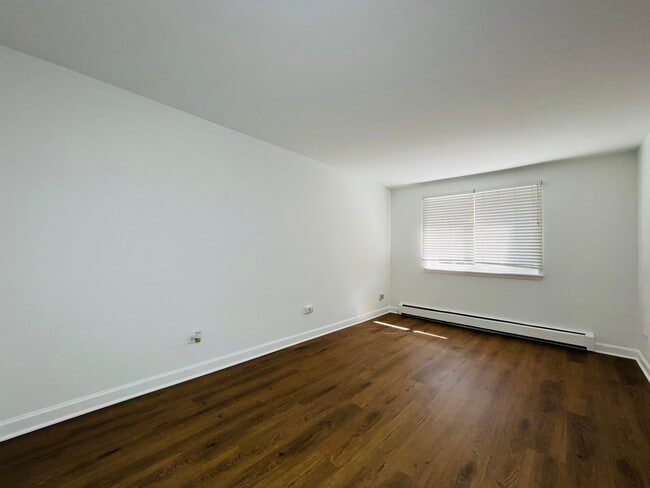 Building Photo - 8806 Briar Ct