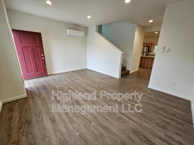 Building Photo - 502 NE Stadium Way