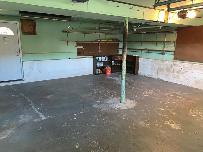 Building Photo - 2421 Homestead Ave