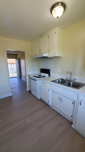 Building Photo - 1230 W Hillandale Ave