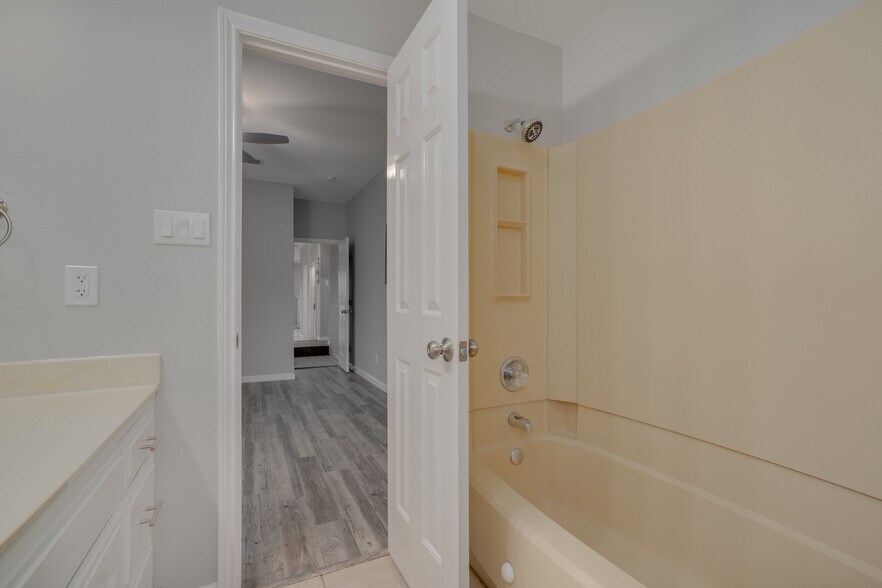 Building Photo - 317 Benjamin St