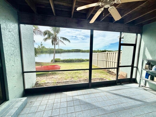 Building Photo - 1070 Sanibel Ct