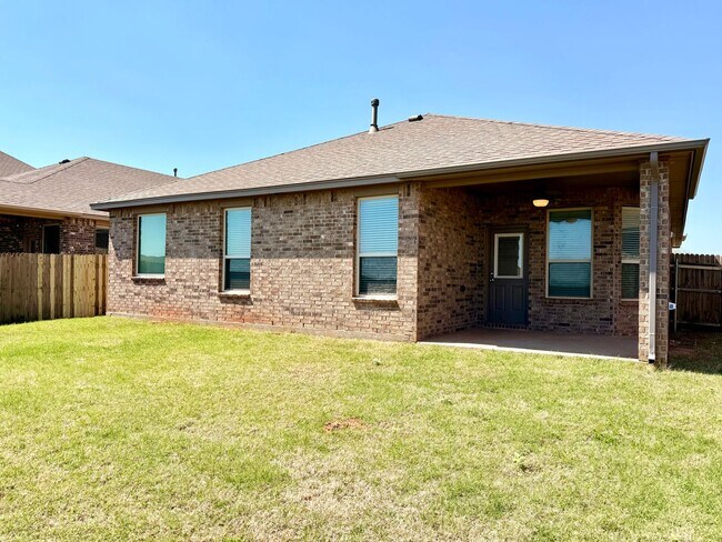 Building Photo - Beautiful 4 Bed 2 Bath in Mustang Schools