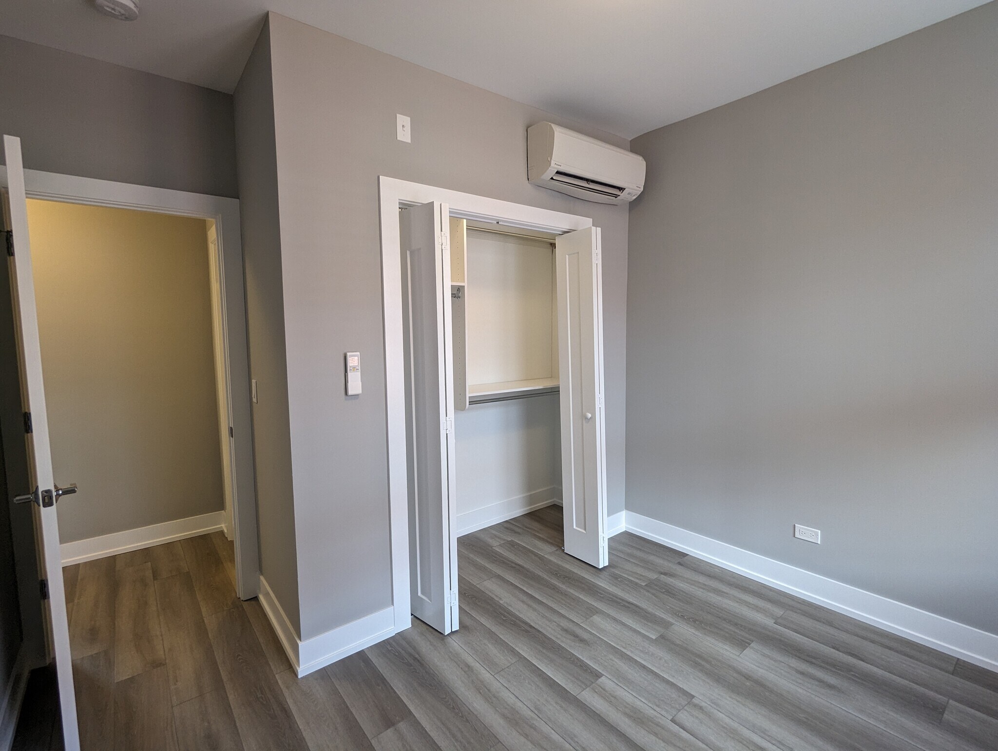 Building Photo - 3935 N Janssen Ave