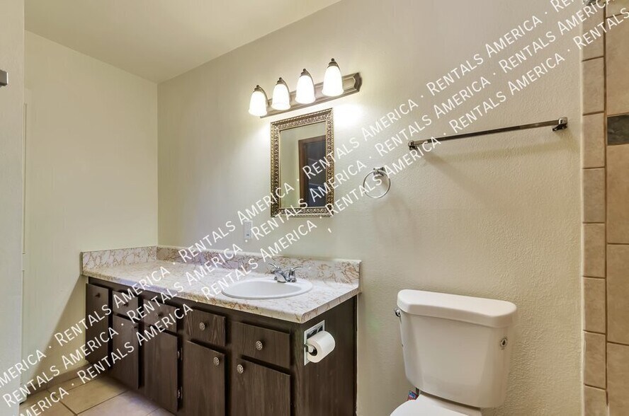 Building Photo - 6311 N Barcelona Ct