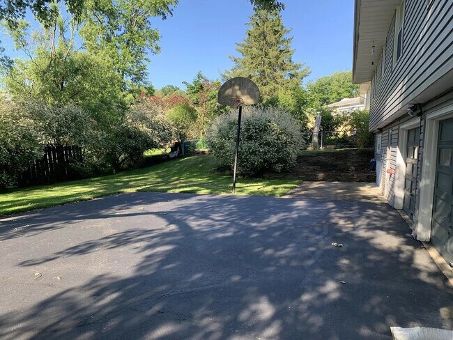 Building Photo - 3137 Belmont Ave