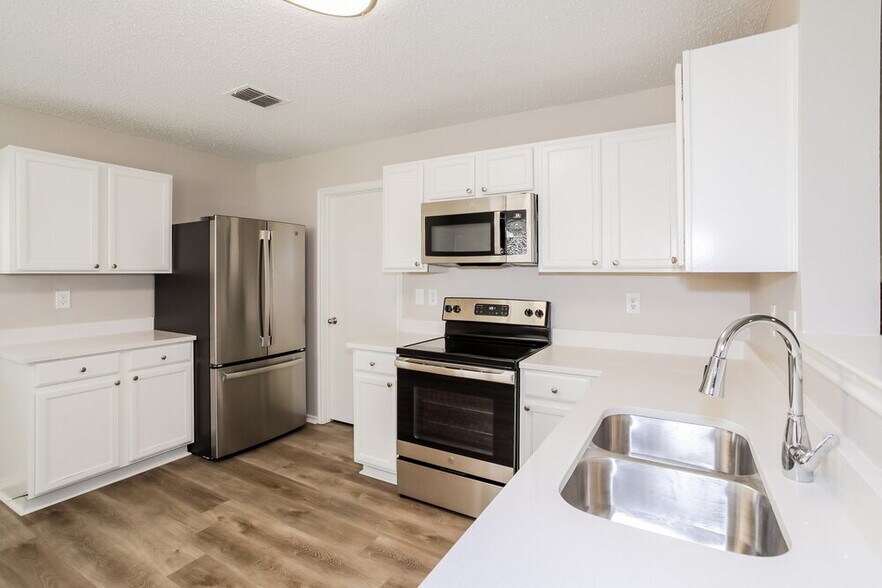 Building Photo - 732 Granite Ridge Dr