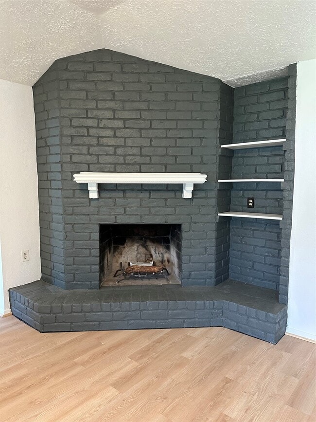 Building Photo - 10431 Town Square Rd