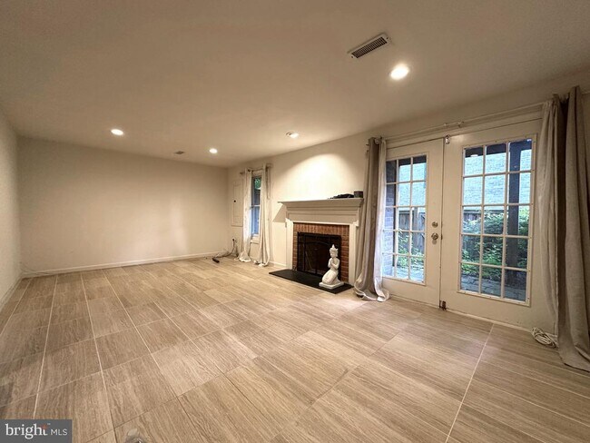 Building Photo - 6042 Loganwood Dr