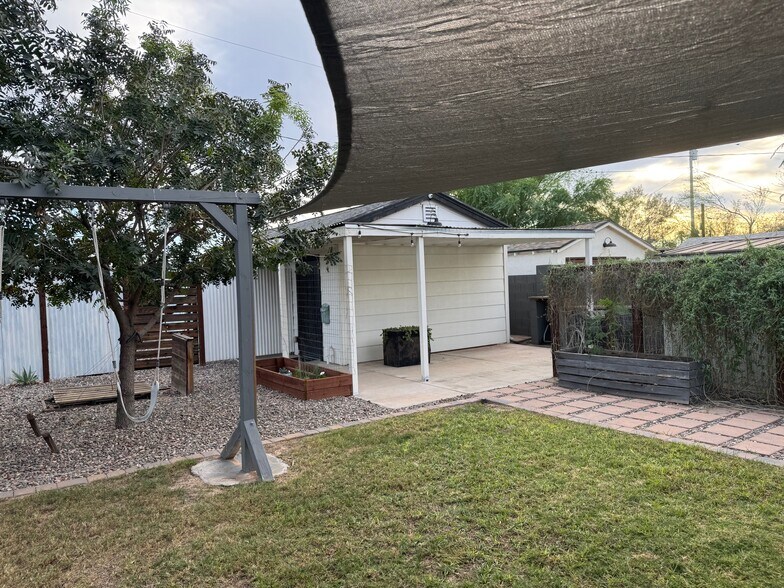 Primary Photo - 1925 E Brill St