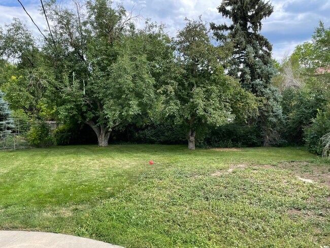 Building Photo - 4706 E Dartmouth Ave