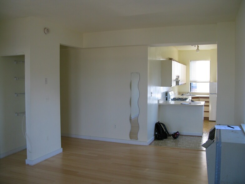 Building Photo - 1001 St Paul St