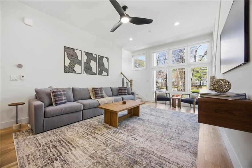 Building Photo - 434 Markham St SW