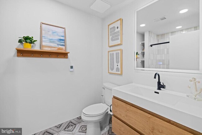 Building Photo - 5510 Beach Dr