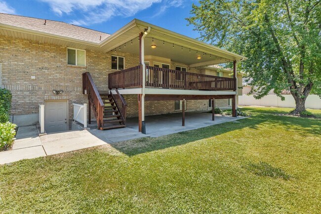 Building Photo - Spacious 5 Bed Kaysville Home with 3-Car Garage