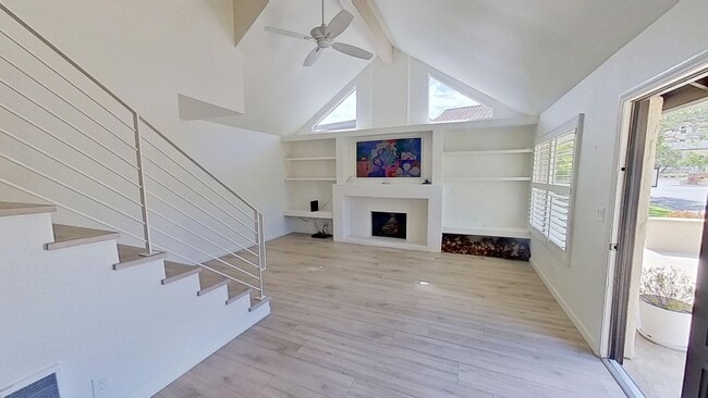 Building Photo - Spacious 3 bed / 2 bath in the More Mesa area