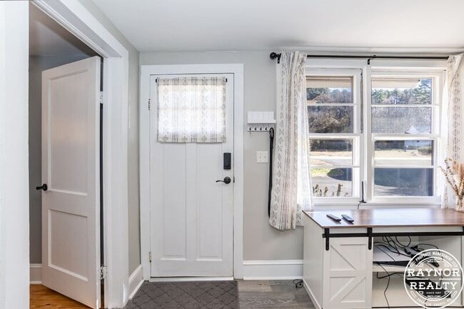 Building Photo - 429 N Main St