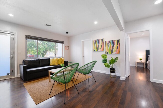 Primary Photo - 6715 NE Miami Pl