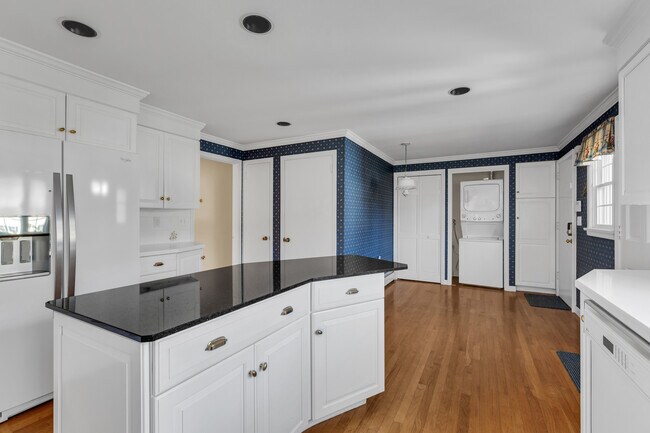 Building Photo - 14 Neptune Ave