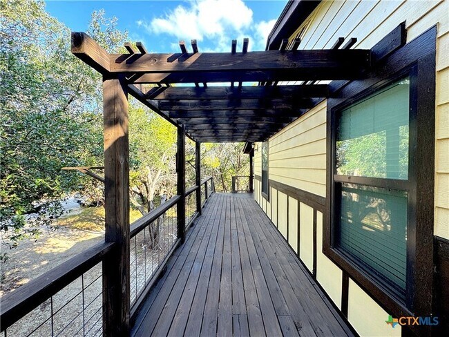 Building Photo - 776 Lookout Dr